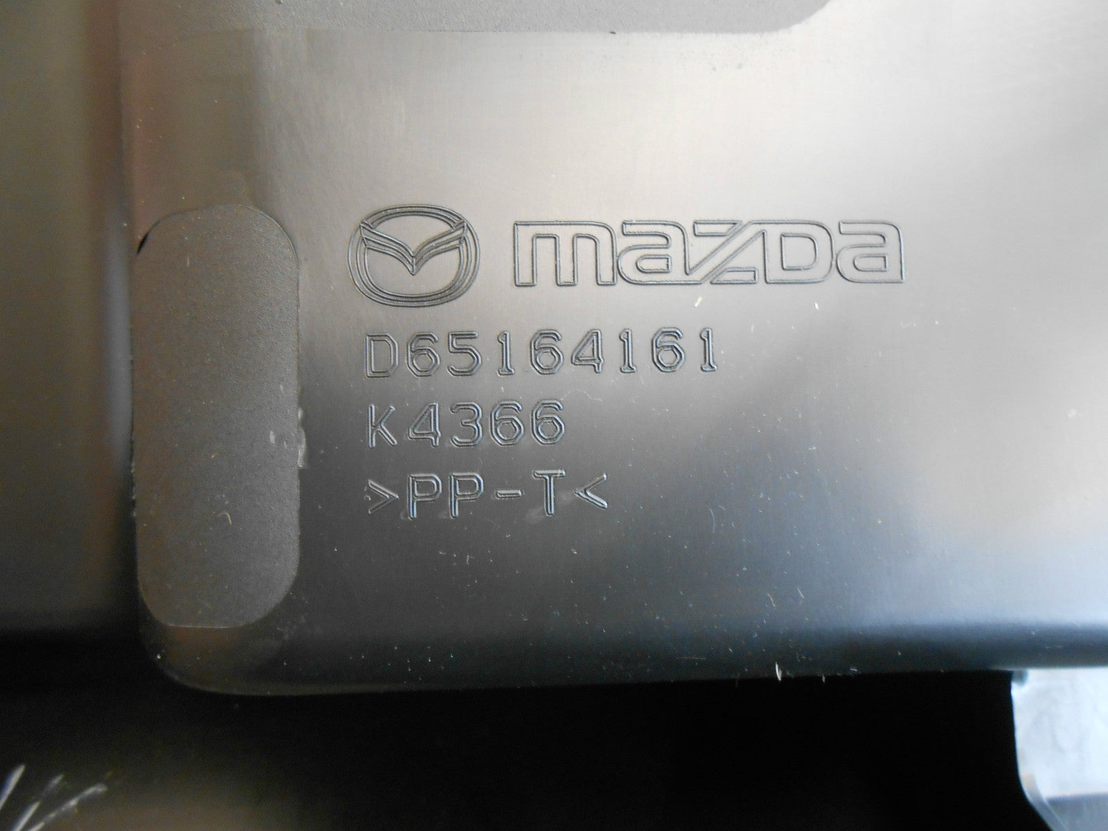 MAZDA 2 DE 2013 INTERIOR STORAGE GLOVE BOX GLOVEBOX LID COMPARTMENT D65164161