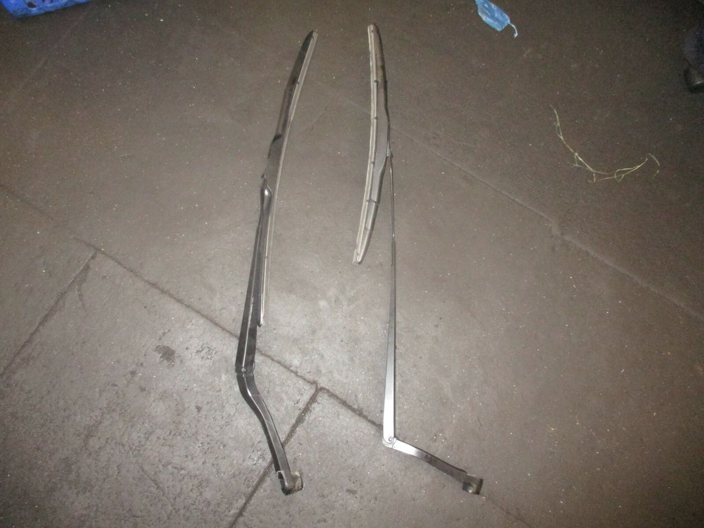 VAUXHALL INSIGNIA A MK1 FRONT WIPER ARMS & BLADES BLACK