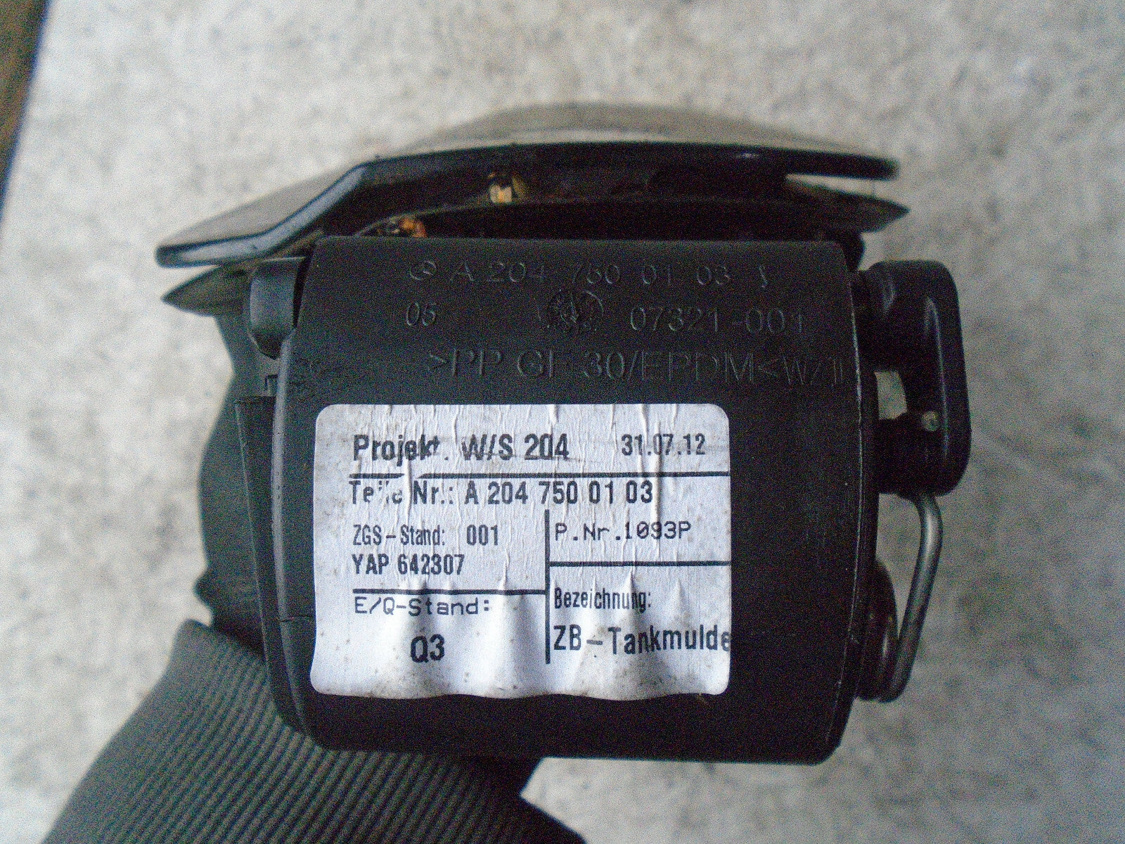 MERCEDES BENZ C CLASS W204 FUEL FILLER FLAP & COVER A2047500103
