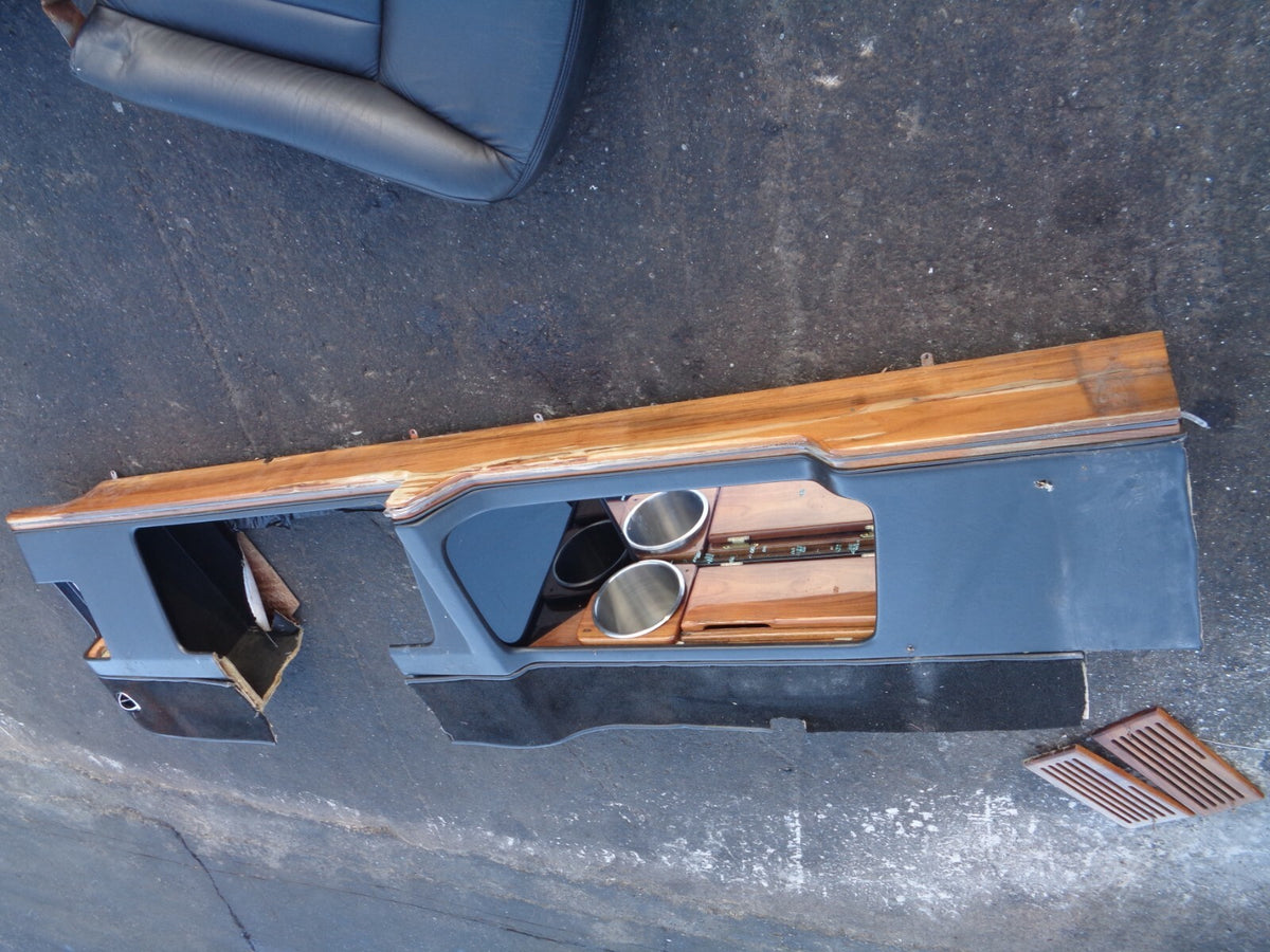 LINCOLN TOWN CAR LIMOUSINE RIGHT SIDE CONVIENCE SIDE COMPARTMENT