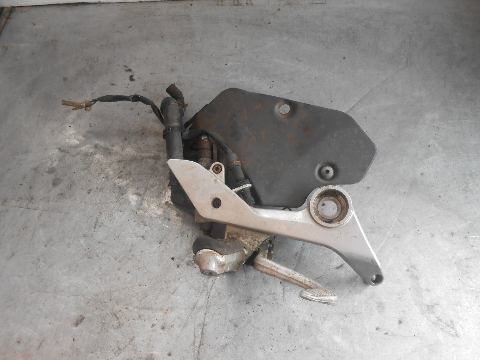 HONDA VFR800 FI RC46 1998-2001 LH LEFT HAND RIDERS FOOT PEG & BRAKE CYLINDER