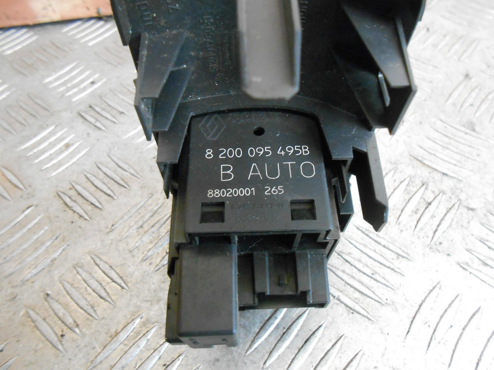 RENAULT MEGANE MK2 2003 HEADLIGHT AIM CONTROL SWITCH & TRIM 8200095495B