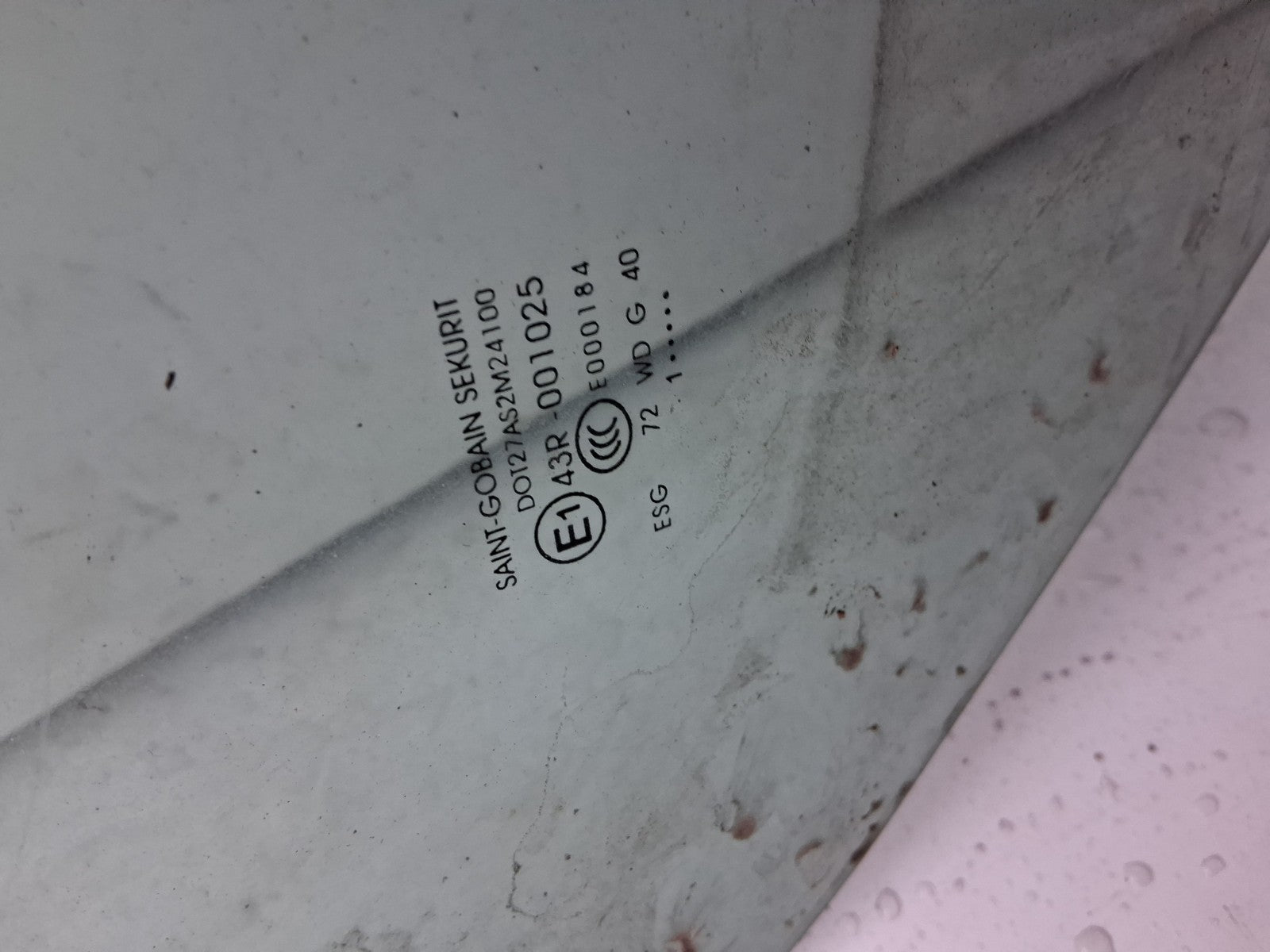 MERCEDES SPRINTER 2021 W907 OSF DRIVER SIDE DOOR WINDOW GLASS 43R001025