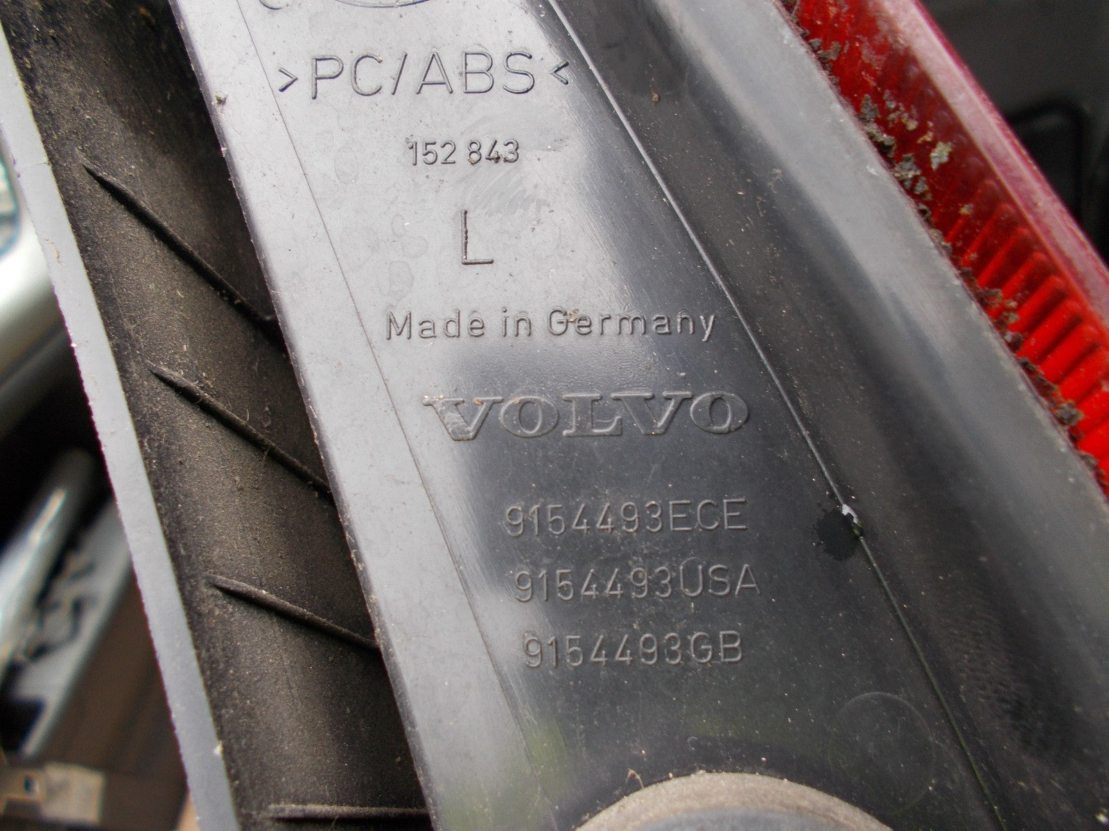 2004 VOLVO V70 D5 NSR PASSENGER SIDE UPPER REAR LIGHT TAIL LIGHT 9154493GB