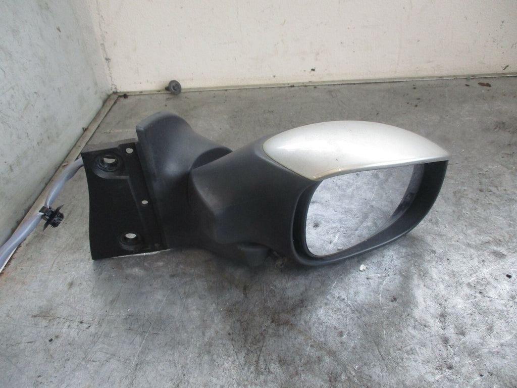 PEUGEOT 1007 2006 OS DRIVER SIDE ELECTRIC WING MIRROR SILVER