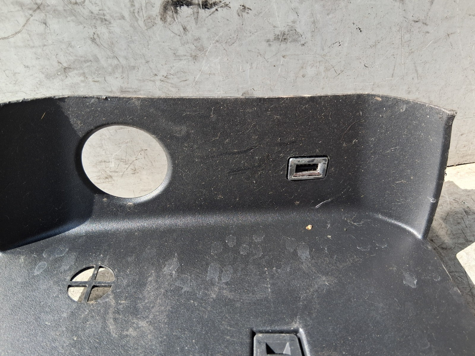 2019 PEUGEOT 5008 MK2 LOWER DASHBOARD KICK TRIM PLATE 9810274377