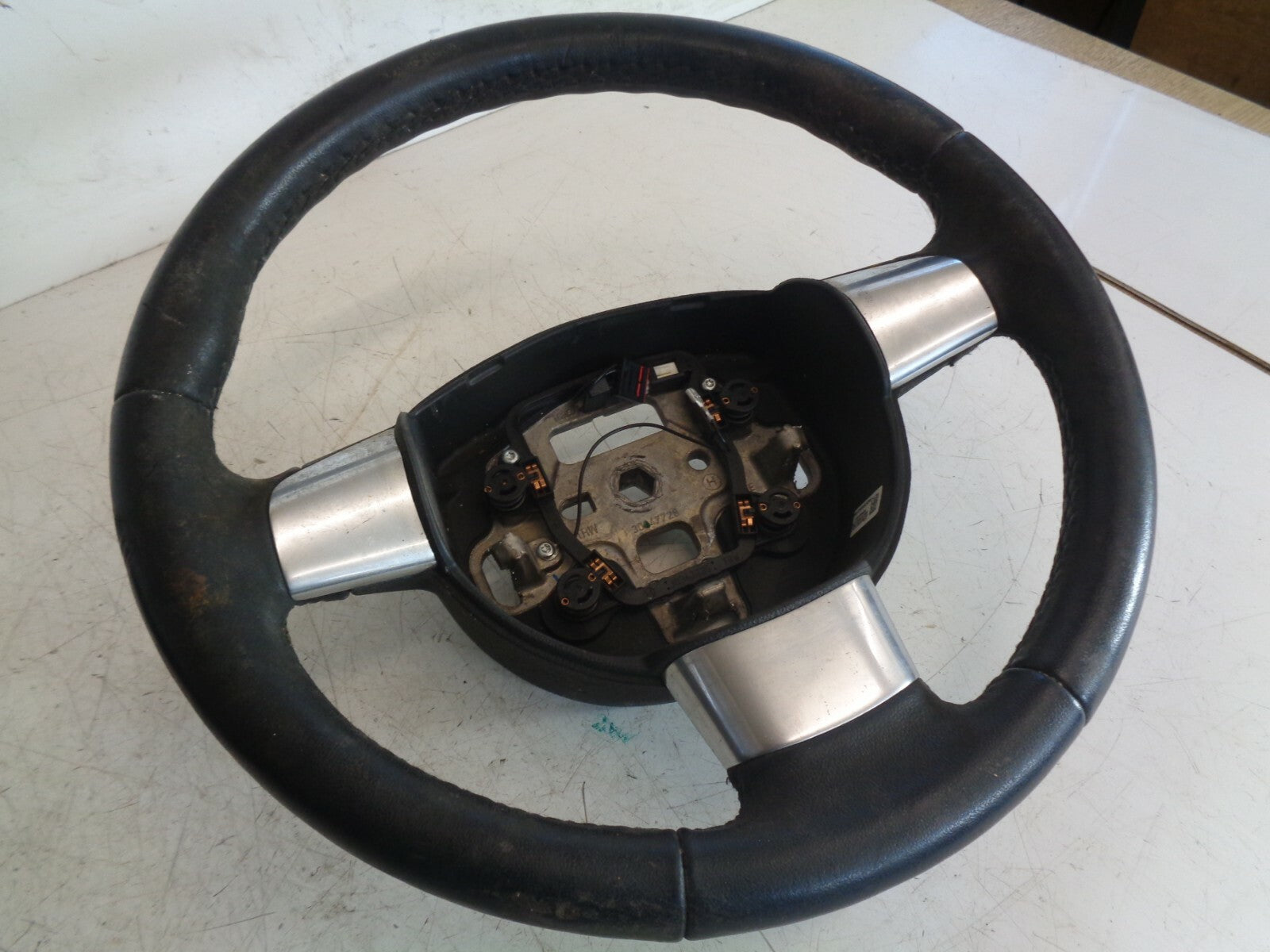 FORD FOCUS MK2 2010 3 SPOKE LEATHER STEERING WHEEL 4M513600ELW