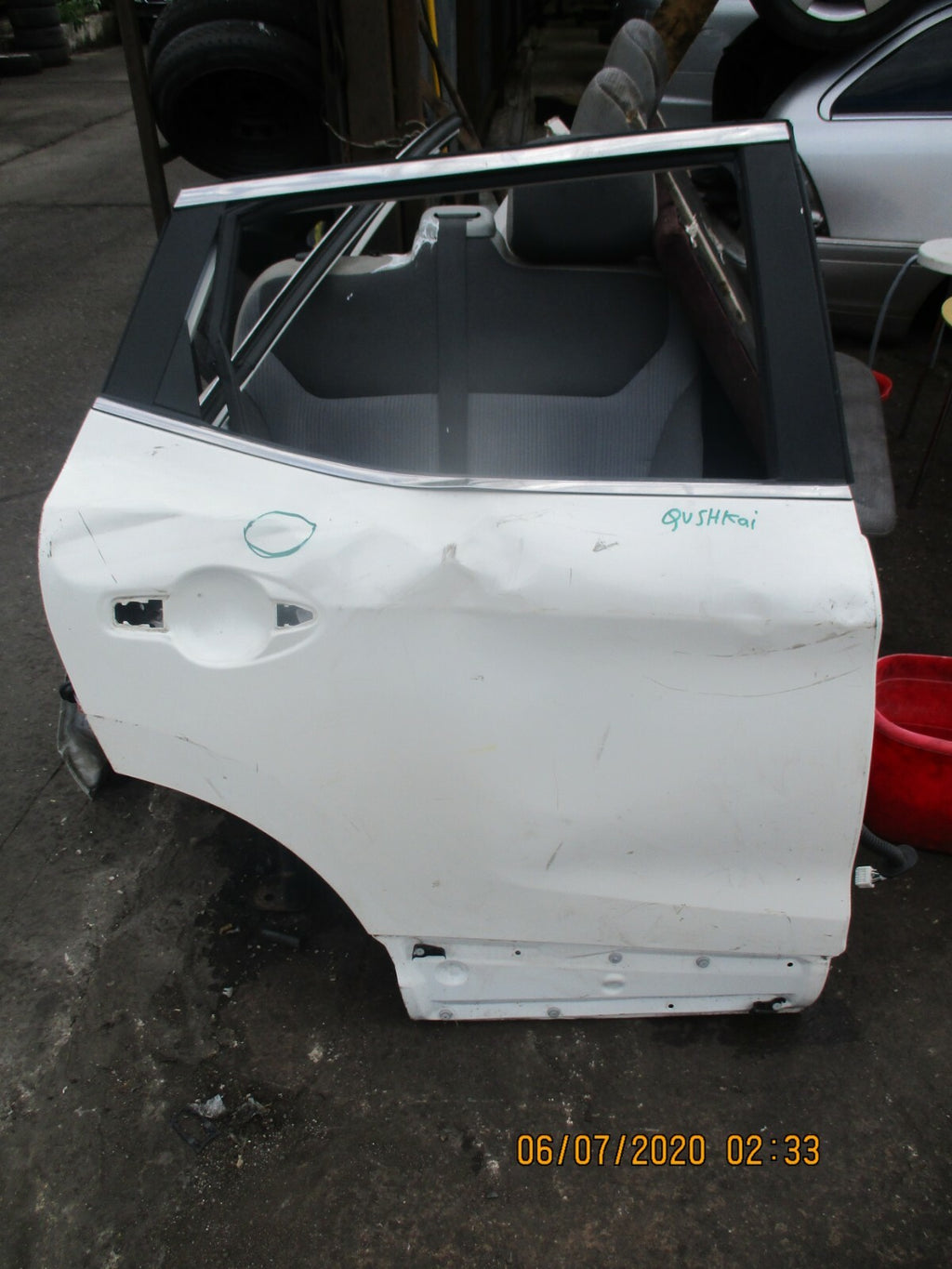 NISSAN QASHQAI 2018 J11 REAR RIGHT DOOR WHITE DAMAGED