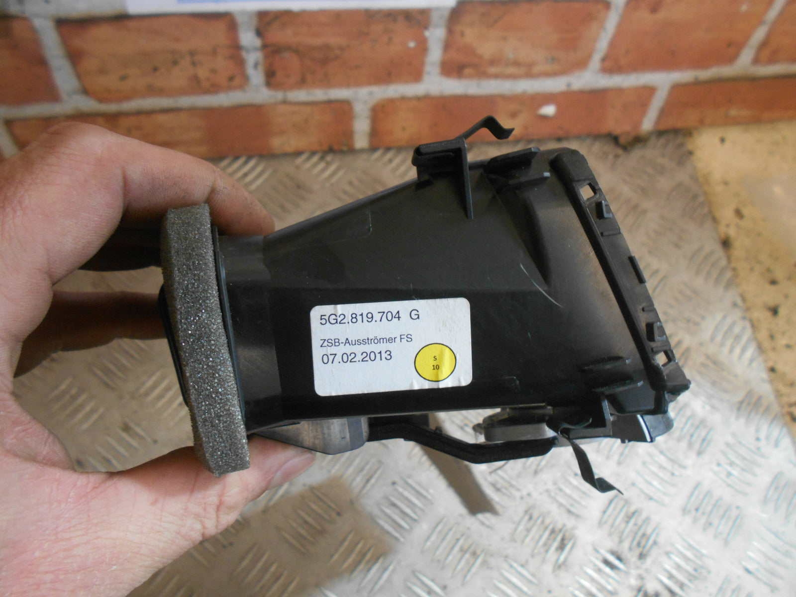 VOLKSWAGEN VW GOLF MK7 2016 OSF DRIVER SIDE FRONT AIR VENT 5G2819704G
