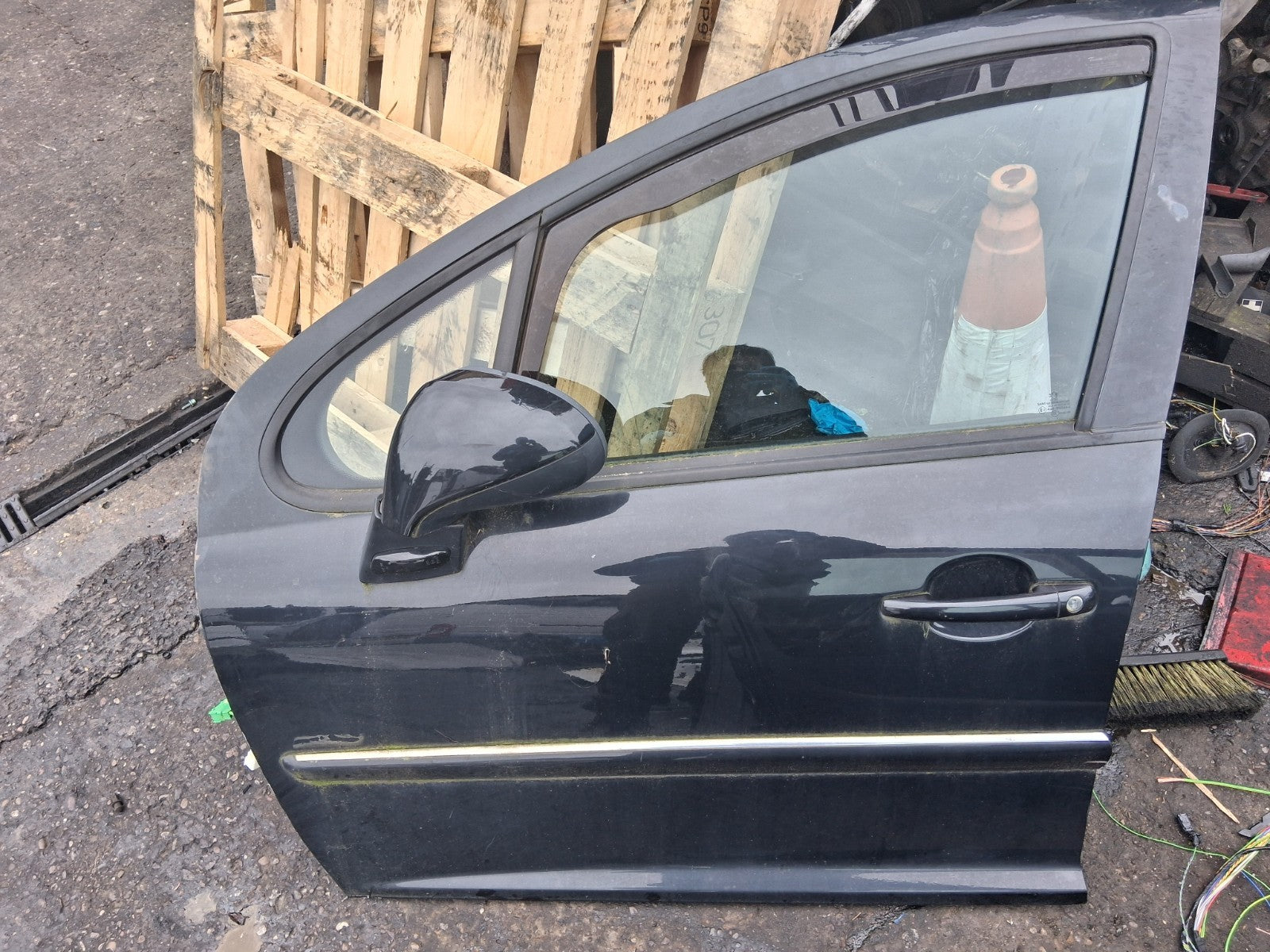 2012 PEUGEOT 207 NSF PASSENGER SIDE FRONT LEFT COMPLETE DOOR WITH WING MIRROR