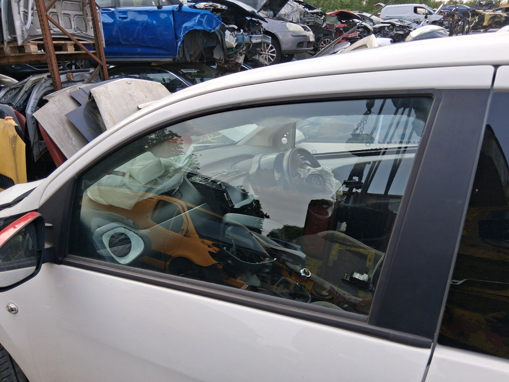 2020 TOYOTA AYGO MK2 5 DOOR NSF PASSENGER SIDE FRONT WINDOW GLASS