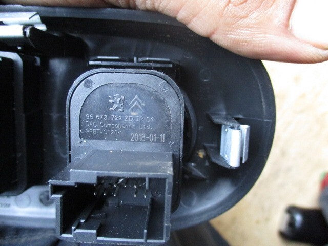 CITROEN C4 CACTUS 2018 WING MIRROR & HEADLIGHT ADJUST SWITCH 96673722ZD