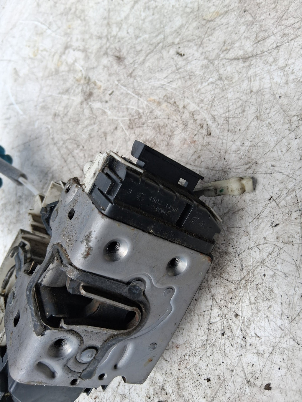 2006 MERCEDES SPRINTER OSF DRIVER SIDE FRONT DOOR LOCK MECH A9067201835