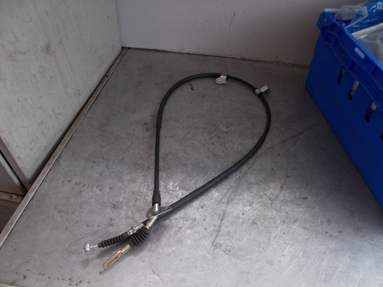 MAZDA DRIVER SIDE REAR OFF SIDE REAR BRAKE CABLE