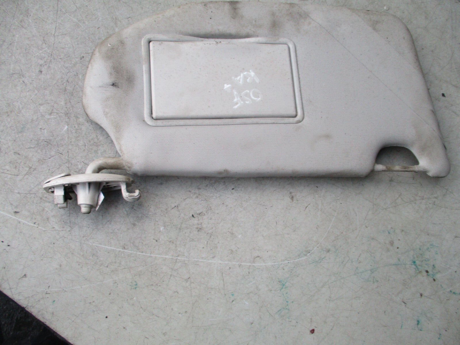 2017 FORD KA PLUS + OS DRIVER SIDE SUN VISOR