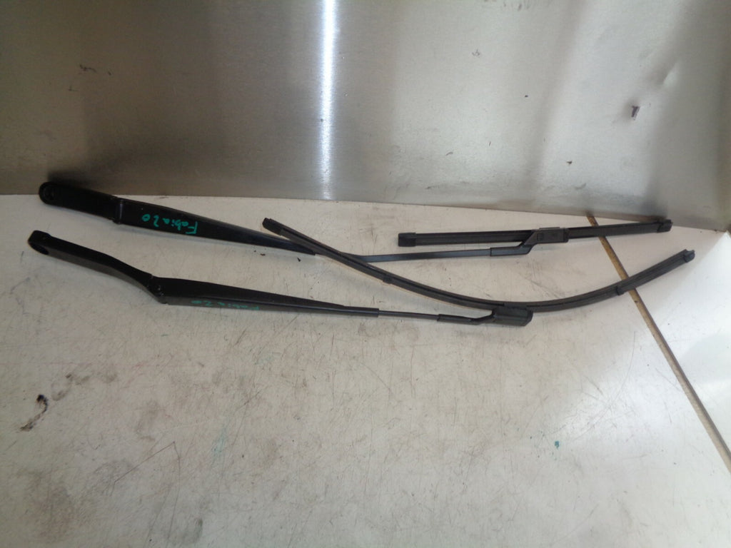SKODA FABIA 2020 MK3 NJ FRONT WINDSCREEN WIPER ARM & BLADE 6V2955410