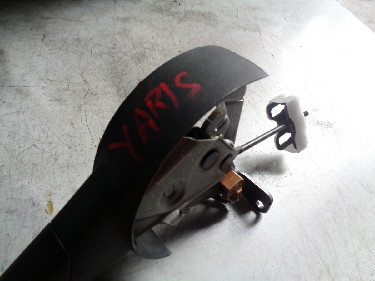 TOYOTA YARIS MK3 2013 HANDBRAKE LEVER BUTTON HANDLE ASSEMBLY