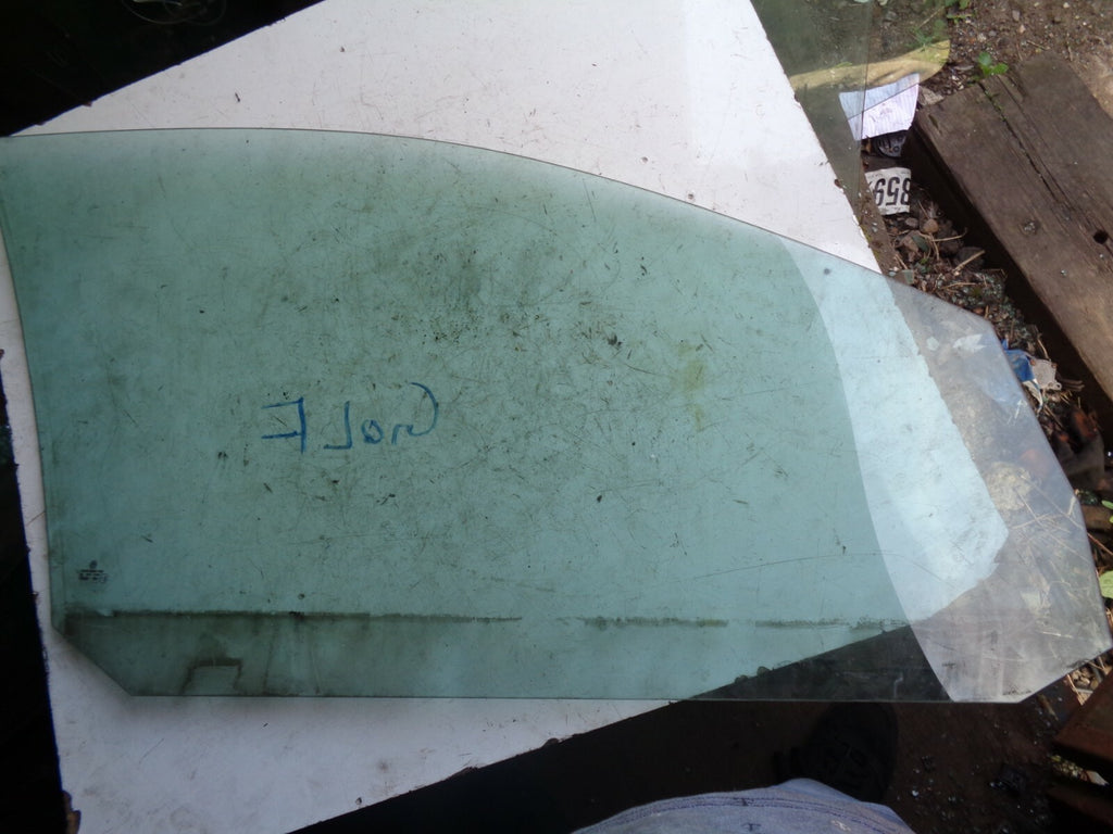 VOLKSWAGEN GOLF MK4 5 DOOR  NSF PASSENGER SIDE FRONT WINDOW GLASS