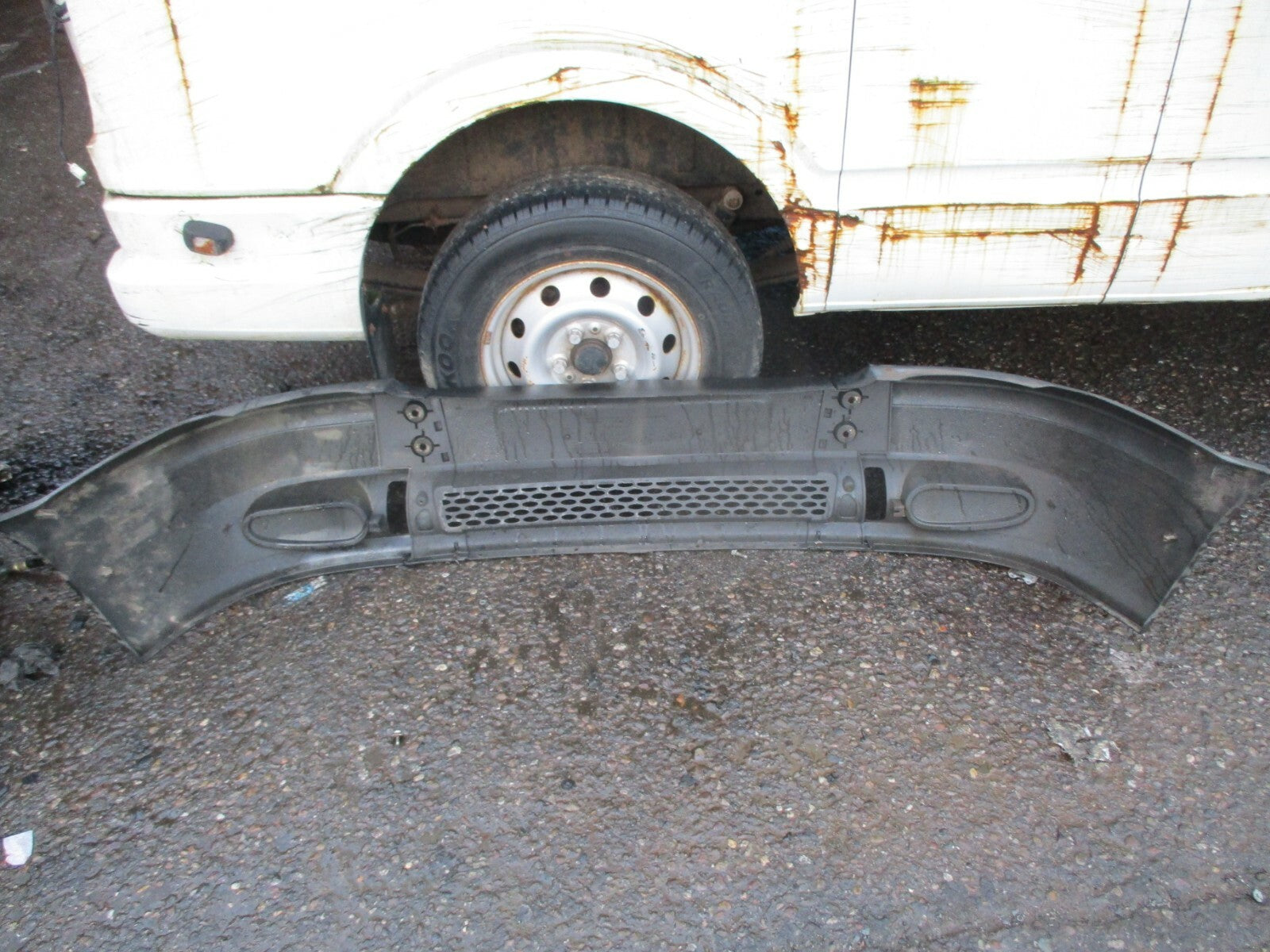 FORD TRANSIT 350 2005 PRE FACELIFT FRONT COMPLETE BUMPER BLACK