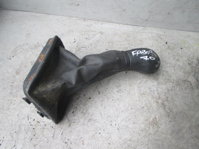SKODA FABIA TYPE NJ 2020 5 SPEED MANUAL GEAR KNOB AND GAITER 6V0711113CJ