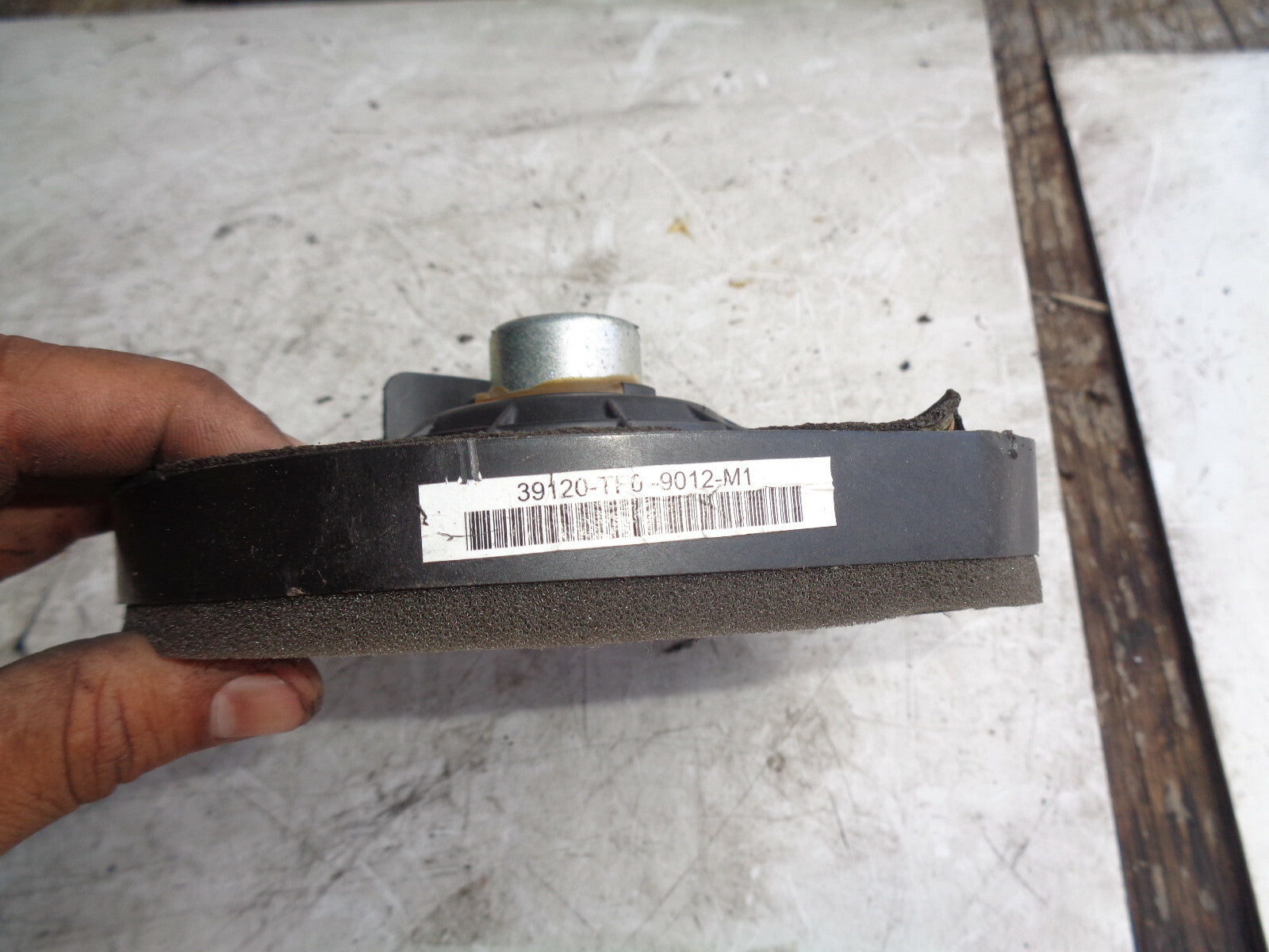 HONDA JAZZ MK3 2015 NSR PASSENGER SIDE REAR DOOR SPEAKER 391220TF09012M1