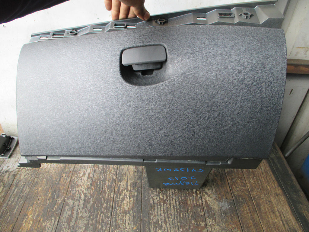 RENAULT MEGANE MK3 2013 NS PASSENGER STORAGE COMPARTMENT GLOVE BOX 681080011R