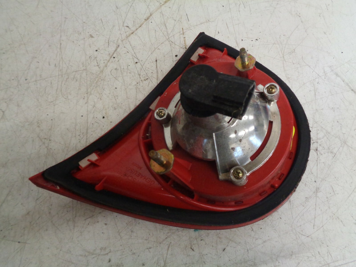 VW VOLKSWAGEN GOLF MK5 2005 NSR PASSENGER SIDE REAR INNER TAILGATE TAILLIGHT