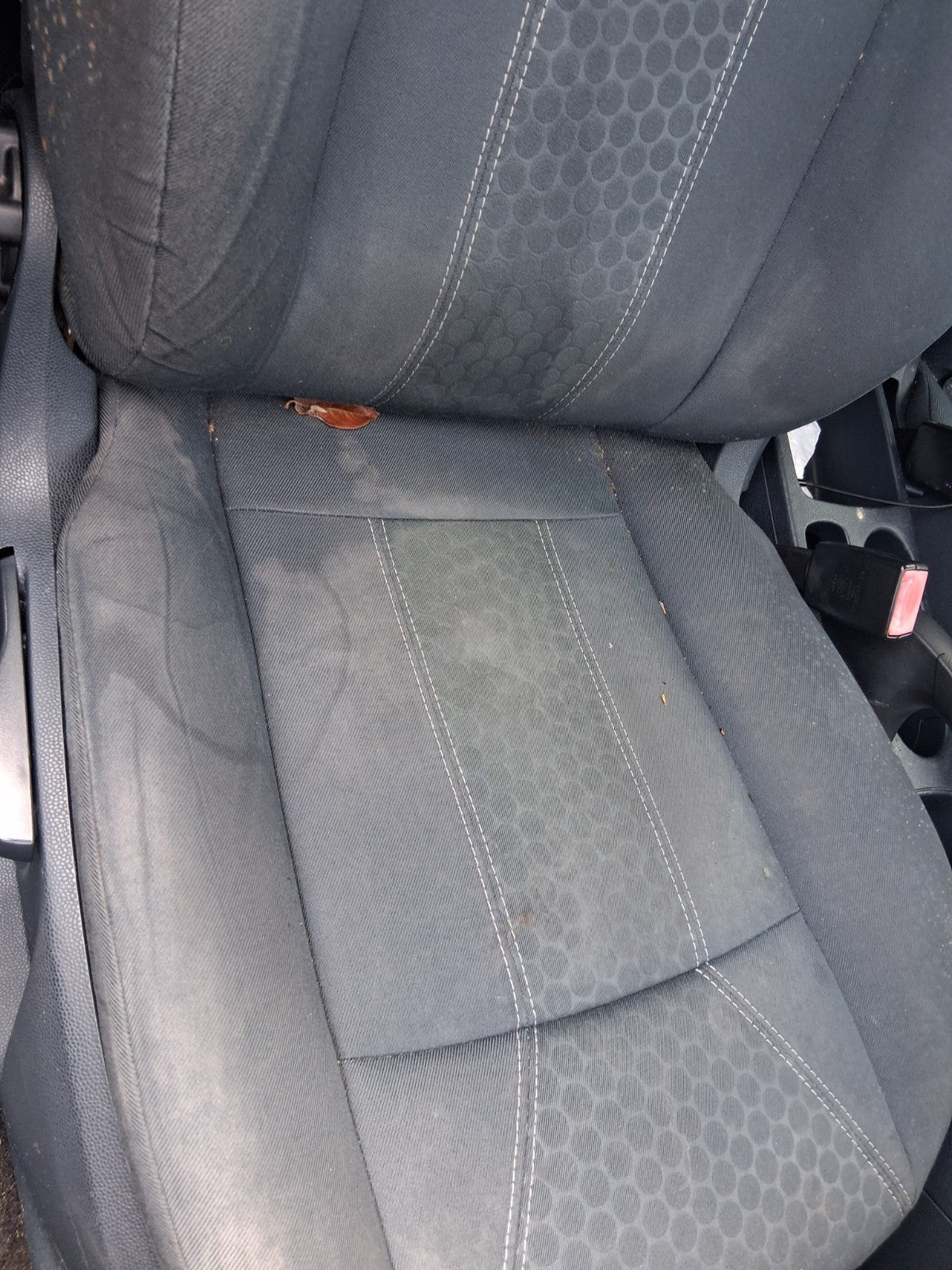 2012 FORD FIESTA MK7 OSF DRIVER SIDE FRONT RIGHT COMPLETE FABRIC SEAT