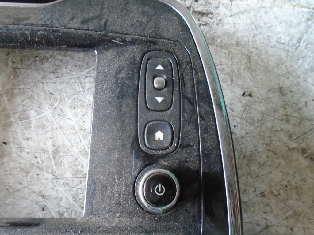RENAULT CAPTUR 2018 MK1 RADIO STEREO SURROUND TRIM 682705384