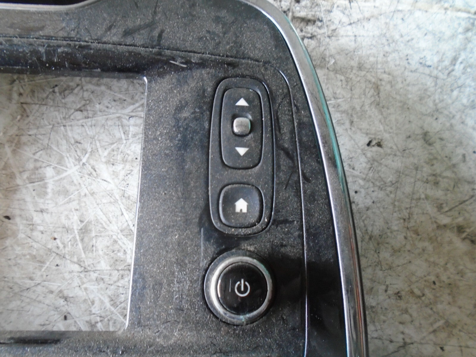 RENAULT CAPTUR 2018 MK1 RADIO STEREO SURROUND TRIM 682705384