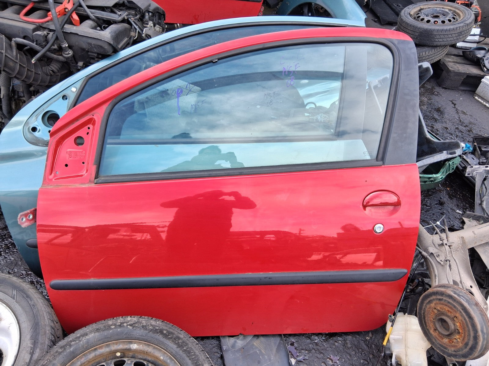 2008 CITROEN C1 MK1 3 DOOR NSF PASSENGER SIDE FRONT LEFT COMPLETE DOOR RED
