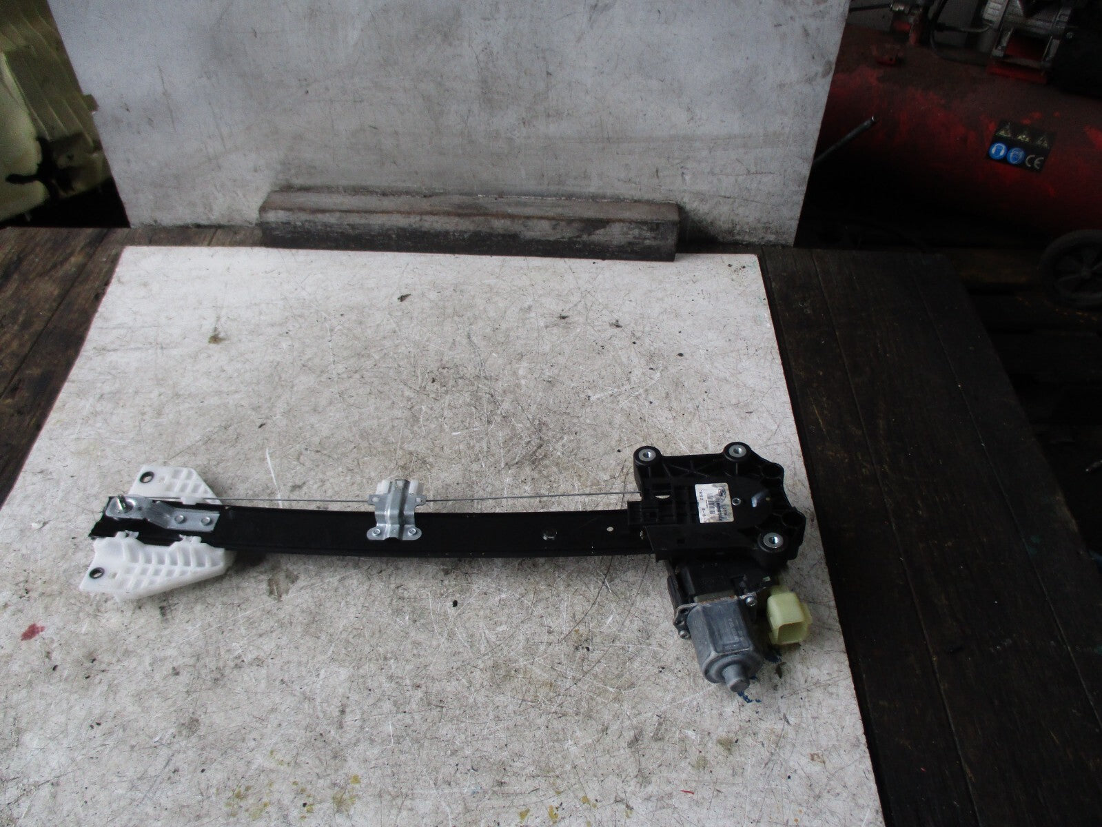 FORD S-MAX 2018 OSF DRIVER SIDE REAR WINDOW REGULATOR & MOTOR EM28R2700AE