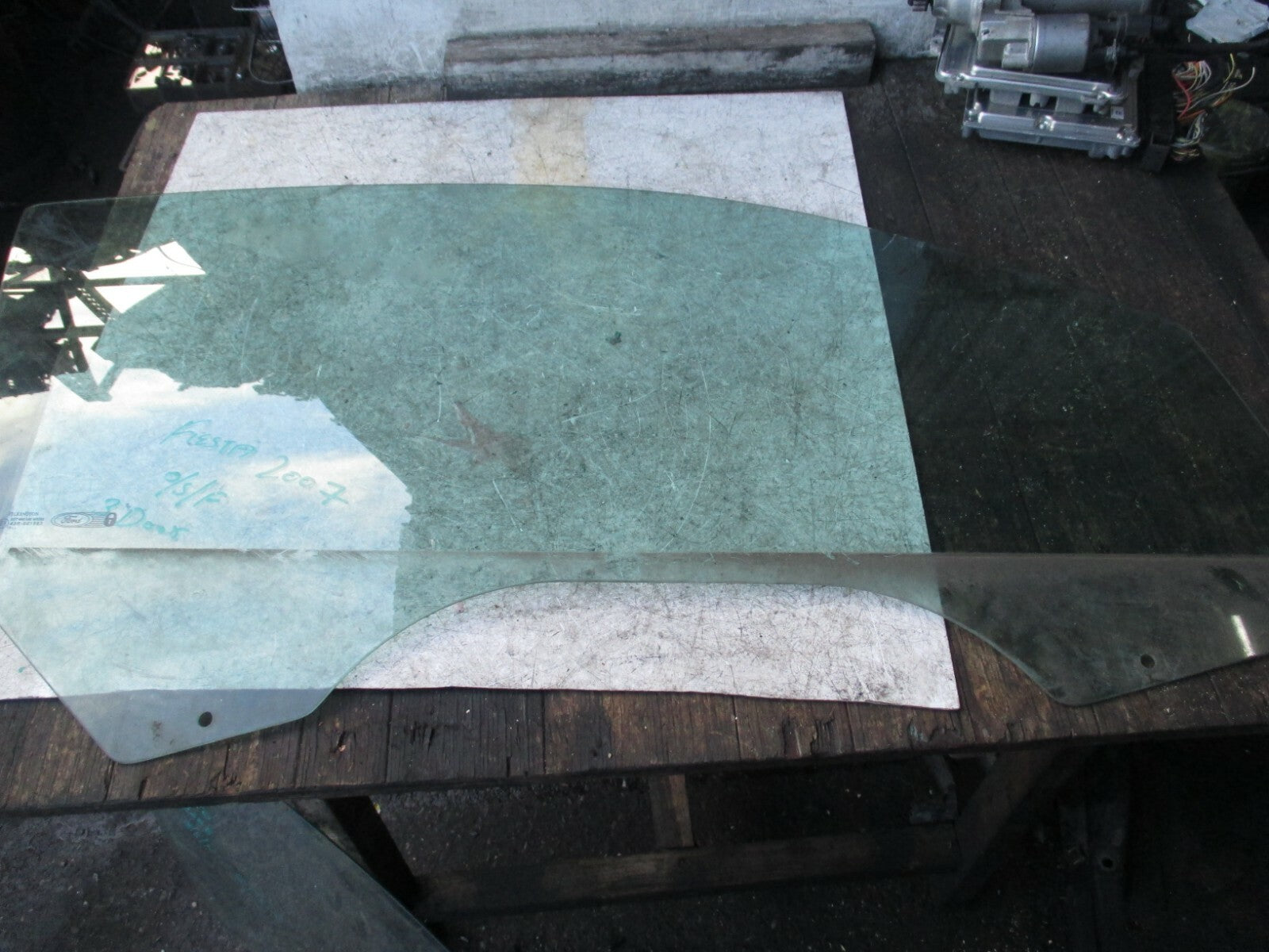 FORD FIESTA 2007 MK5 3 DOOR OSF FRONT DRIVER SIDE WINDOW GLASS