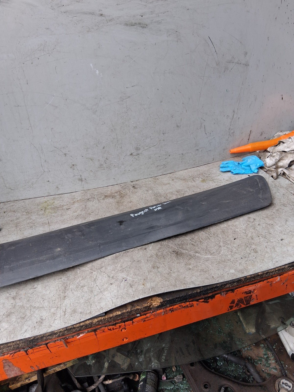 2009 PEUGEOT PARTNER NSR PASSENGER SIDE REAR DOOR MOULDING TRIM C0092Y10