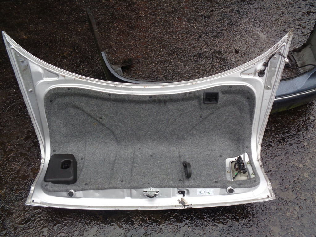 VAUXHALL OMEGA B 2005 SALOON COMPLETE TAILGATE BOOTLID SILVER