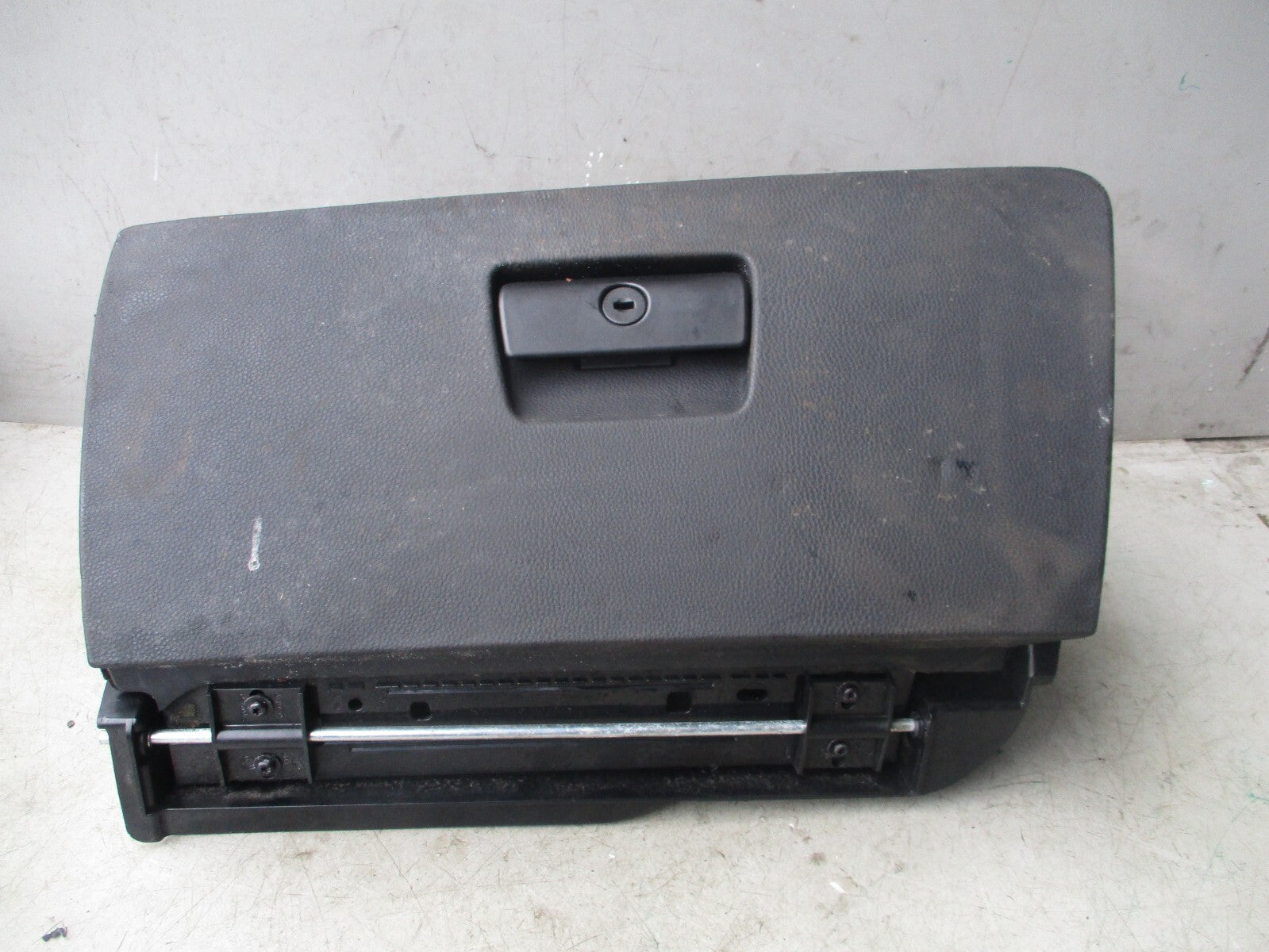 2007 BMW 3 SERIES E90 NSF PASSENGER SIDE STORAGE COMPARTMENT GLOVEBOX