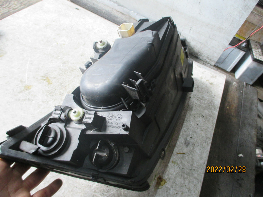 FORD MONDEO MK3 2003 NSF PASSENGER SIDE FRONT HEADLIGHT HEADLAMP 1S7113006TE
