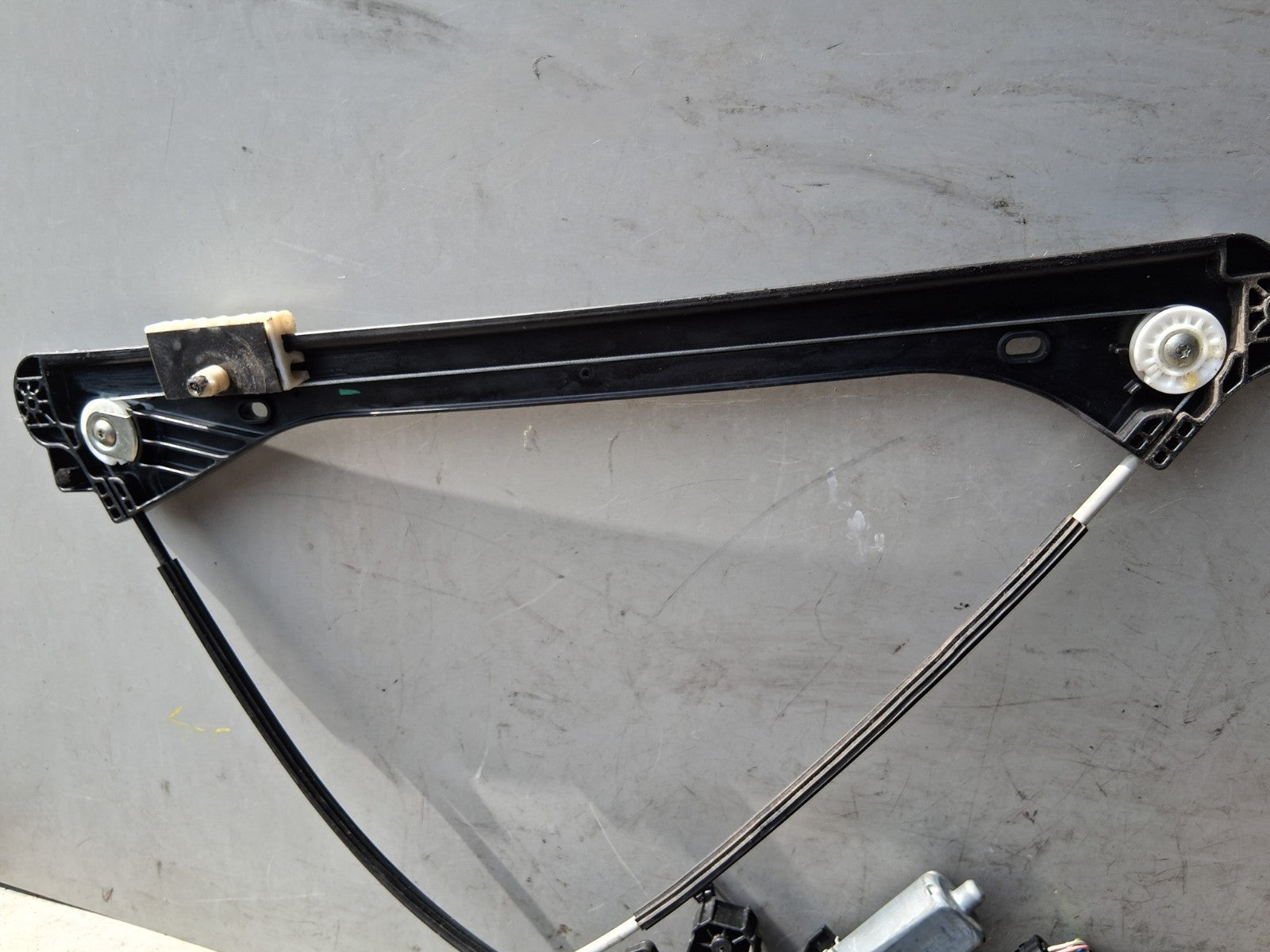 2019 PEUGEOT 5008 MK2 NSF PASSENGER SIDE FRONT WINDOW MOTOR REGULATOR 9830389380