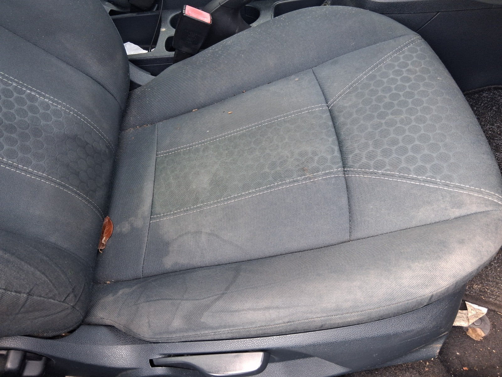 2012 FORD FIESTA MK7 OSF DRIVER SIDE FRONT RIGHT COMPLETE FABRIC SEAT
