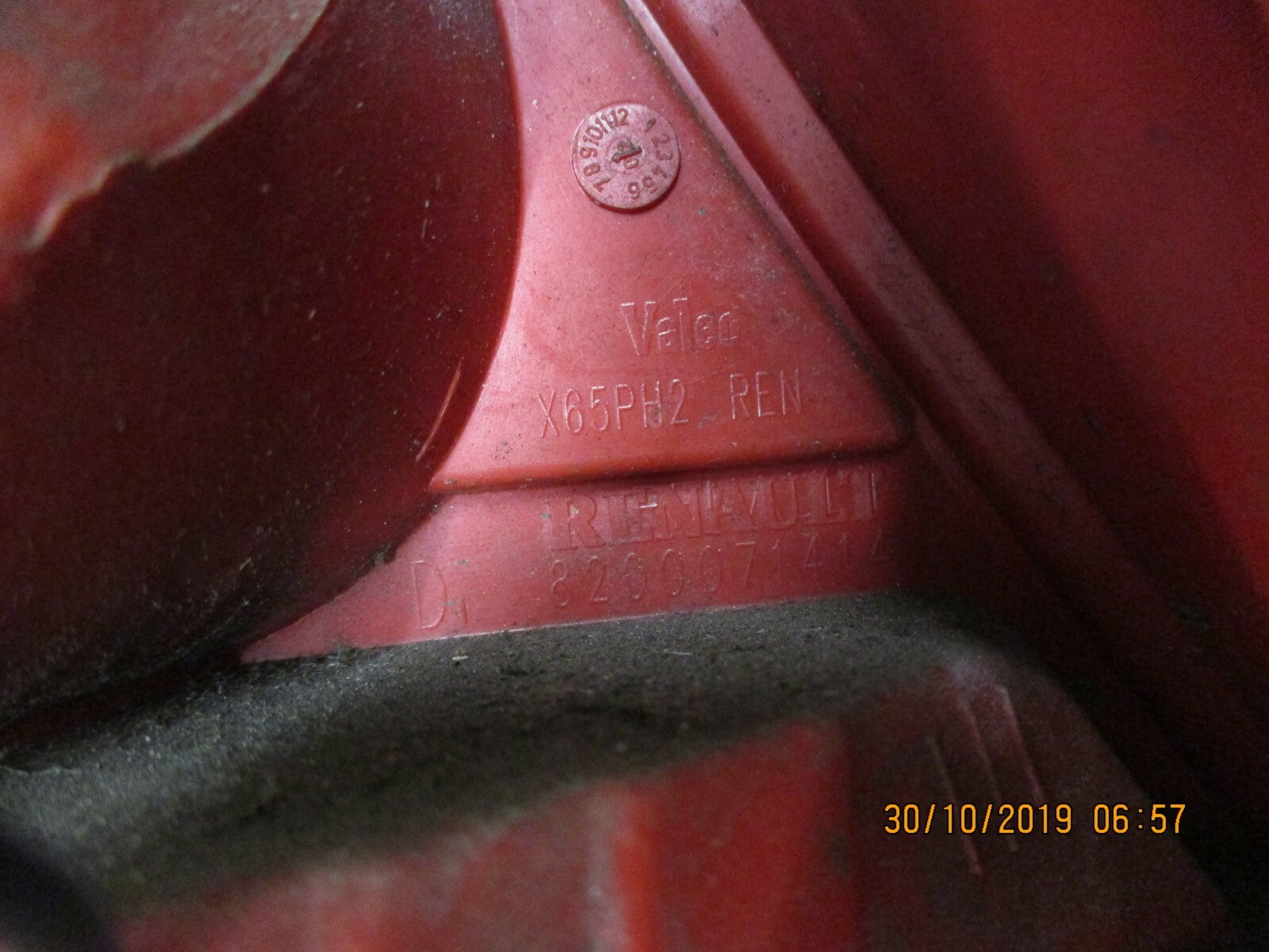 RENAULT CLIO MK2 2003 FACELIFT OSR DRIVER SIDE REAR BRAKE TAIL LIGHT 8200071414