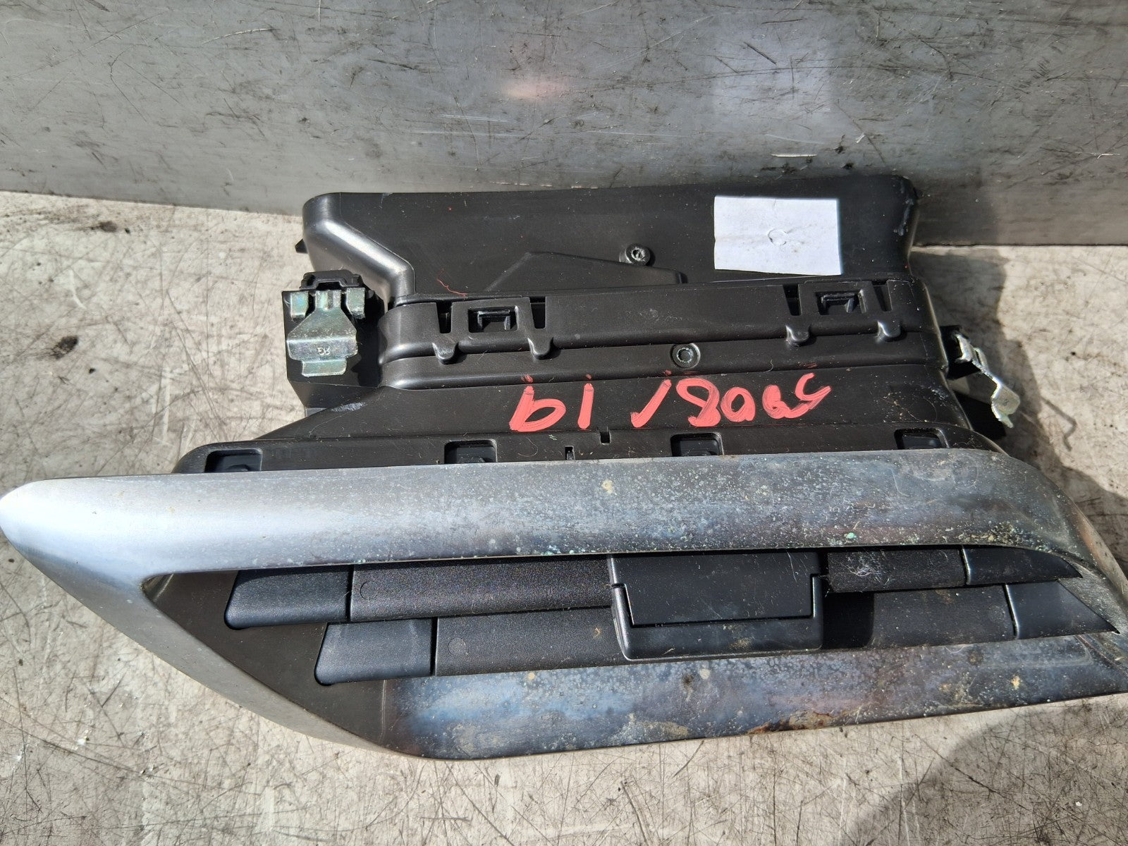 2019 PEUGEOT 5008 MK2 NSF PASSENGER SIDE FRONT LEFT AIR VENT 9815415780