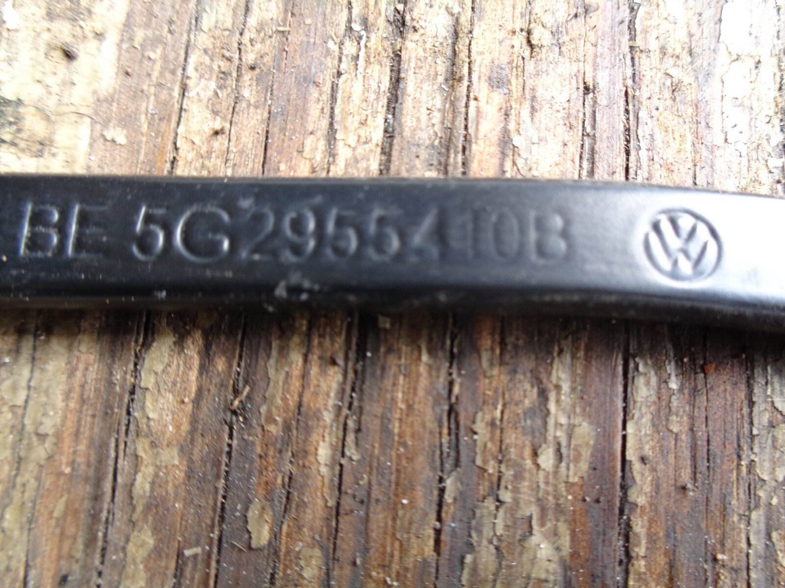 VW VOLKSWAGEN GOLF MK7  2015 FRONT RIGHT WIPER ARM 5G2955410B