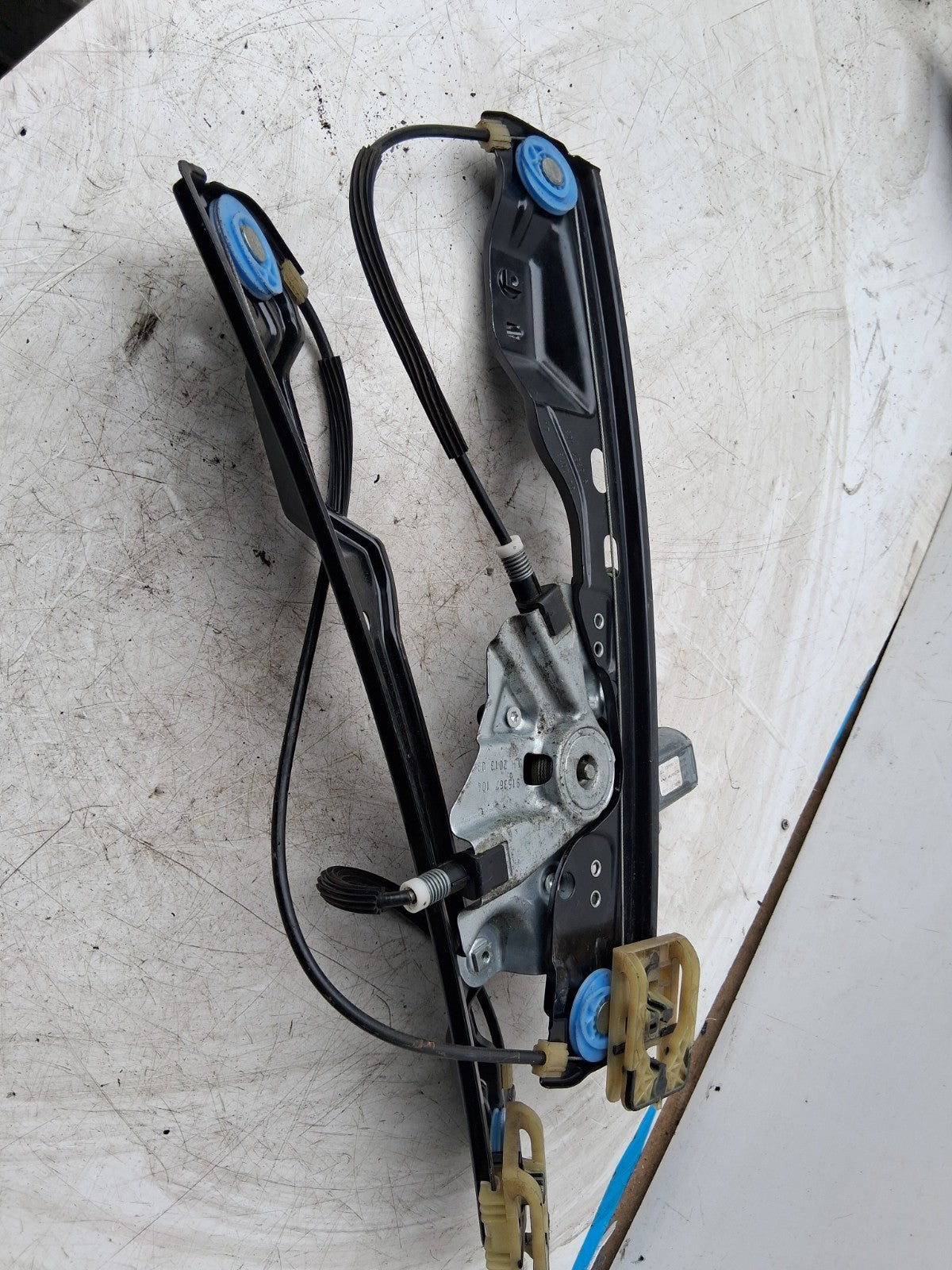 2013 VAUXHALL ASTRA J NSF PASSENGER FRONT LEFT WINDOW MOTOR REGULATOR 966435103