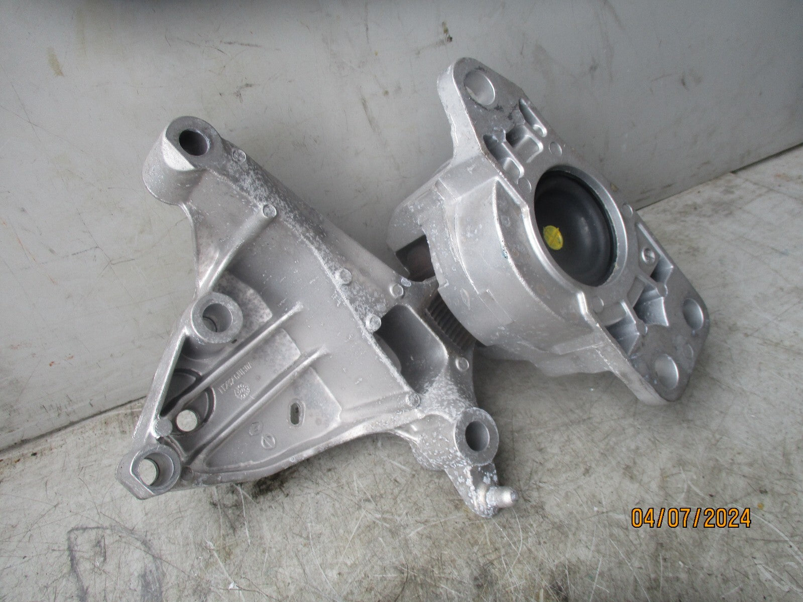 NISSAN QASHQAI J12 2023 1.3 PETROL OS DRIVER SIDE FRONT ENGINE MOUNT 112326UB0A