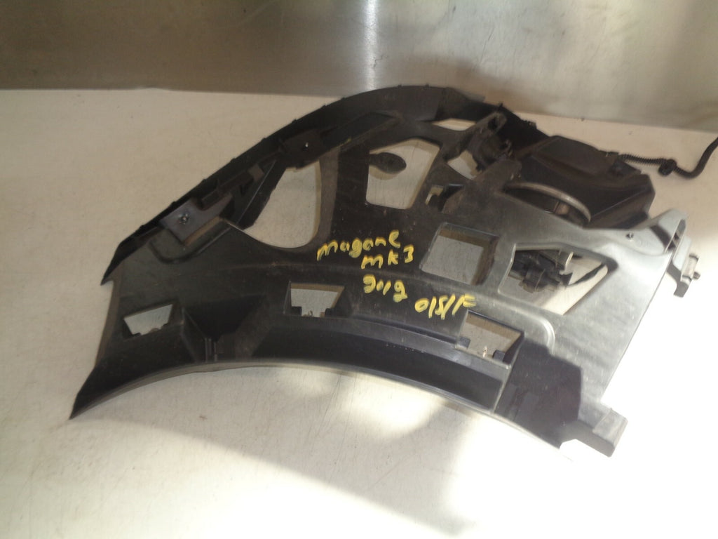 RENAULT MEGANE MK3 2012 OSF DRIVER SIDE BUMPER BRACKET BLACK