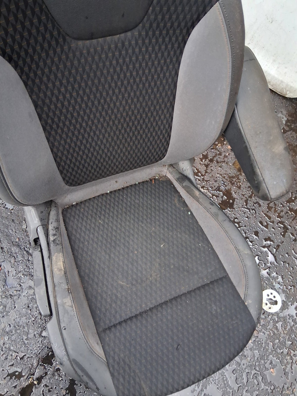 VAUXHALL CROSSLAND X 2018 OS DRIVER SIDE FRONT COMPLETE SEAT FABRIC WITH ARMREST