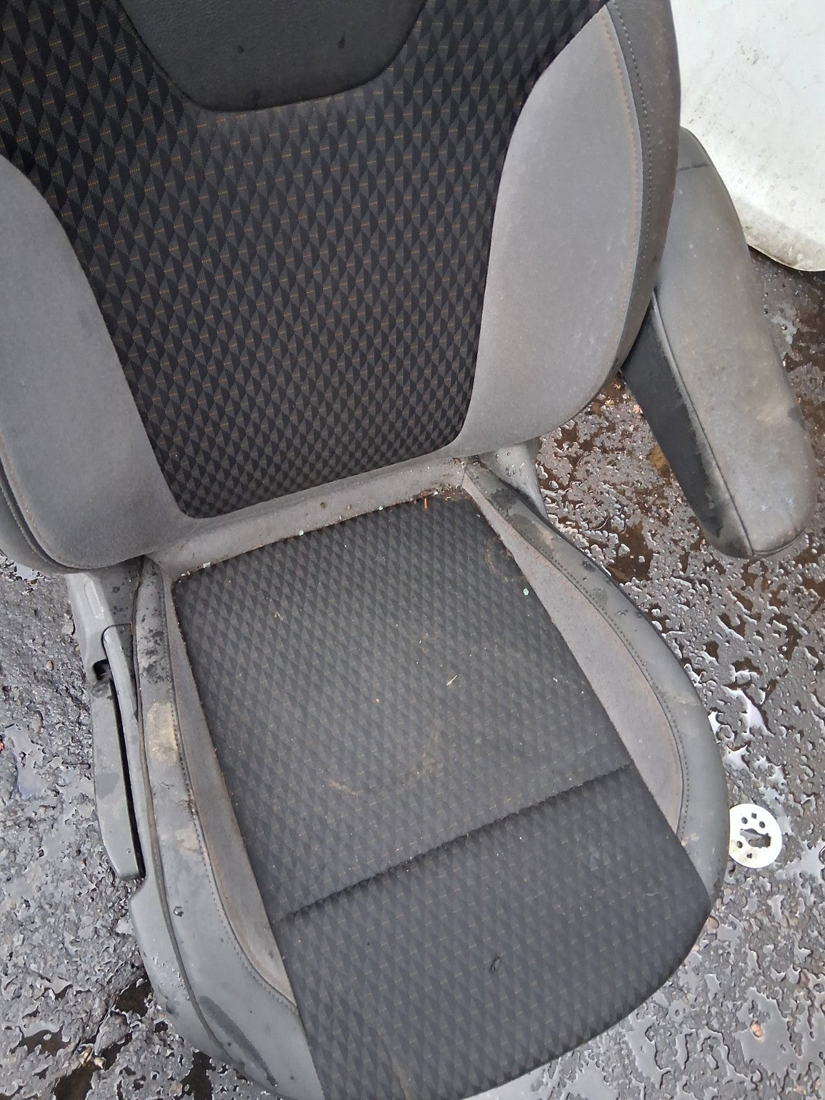 VAUXHALL CROSSLAND X 2018 OS DRIVER SIDE FRONT COMPLETE SEAT FABRIC WITH ARMREST