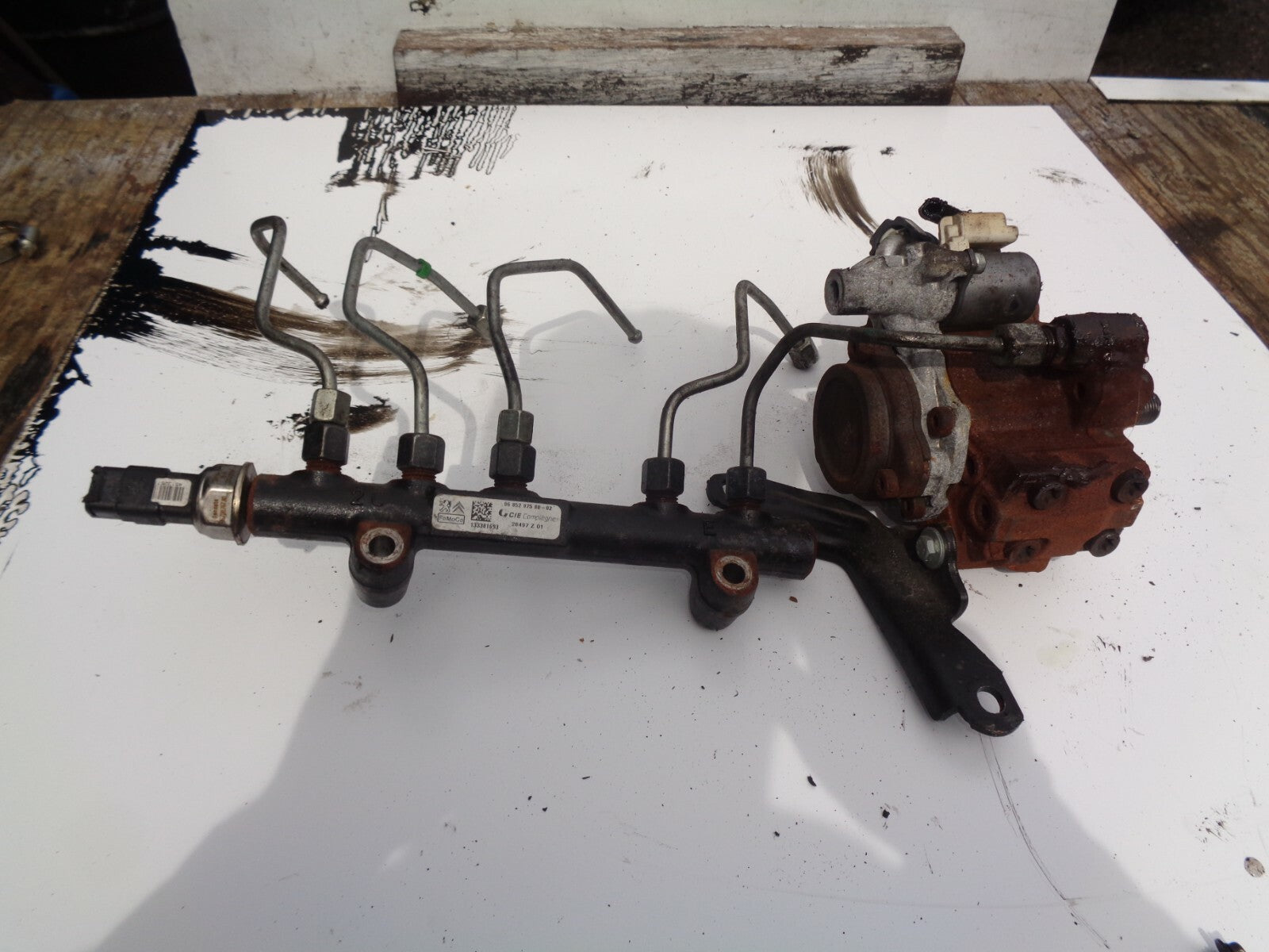 FORD FIESTA MK7 2015 INJECTOR RAIL AND PIPES 96 852 975 80