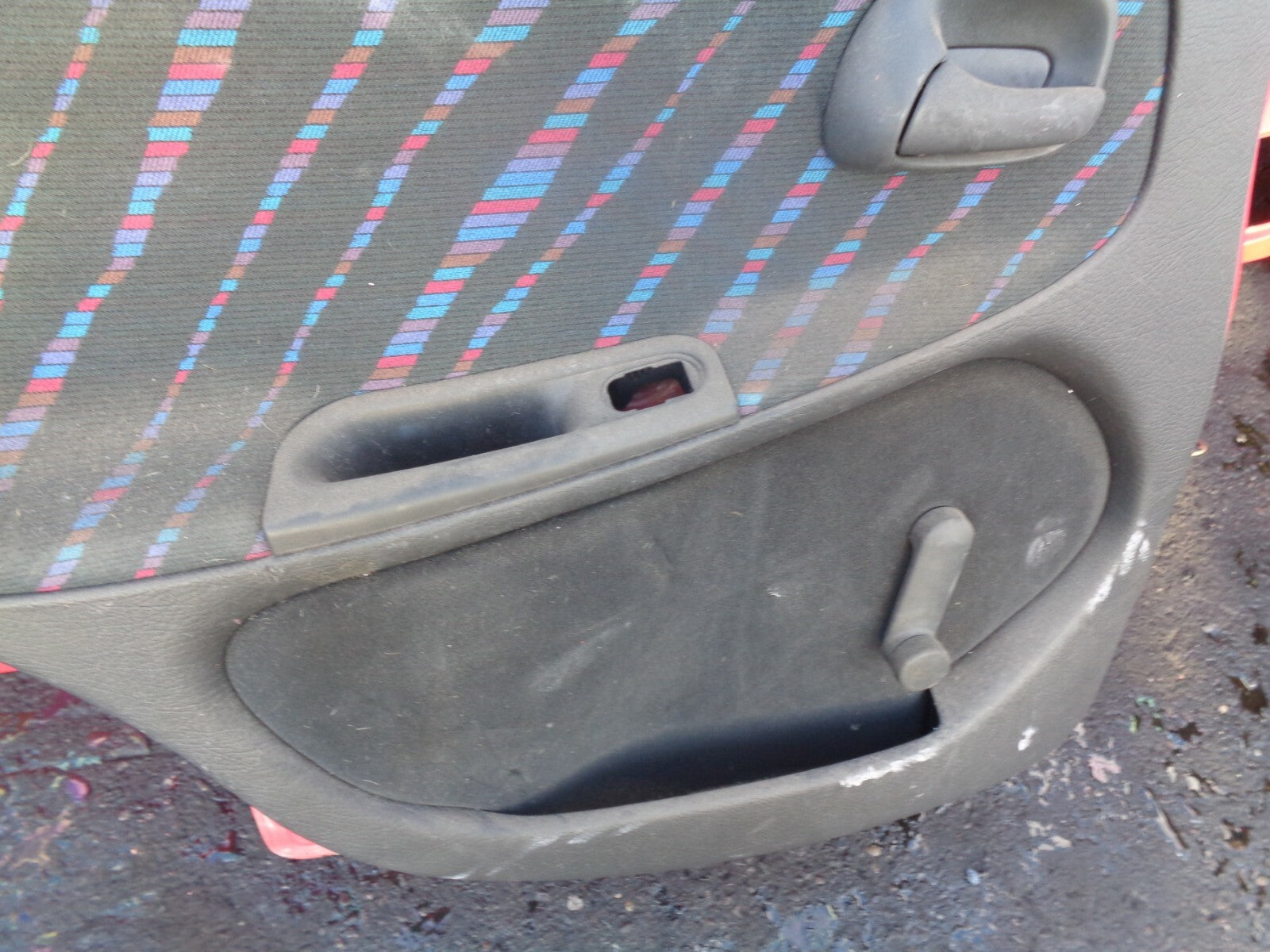 VAUXHALL ASTRA F MK3 5 DOOR NSR PASSENGER SIDE REAR COMPLETE DOOR RED