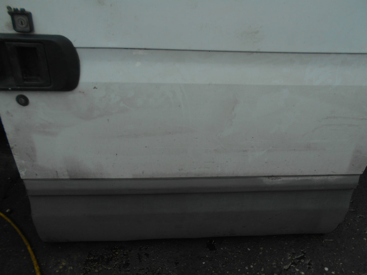 IVECO DAILY 29L10V 2003 SWB NS PASSENGER SIDE BARE SLIDING DOOR WHITE